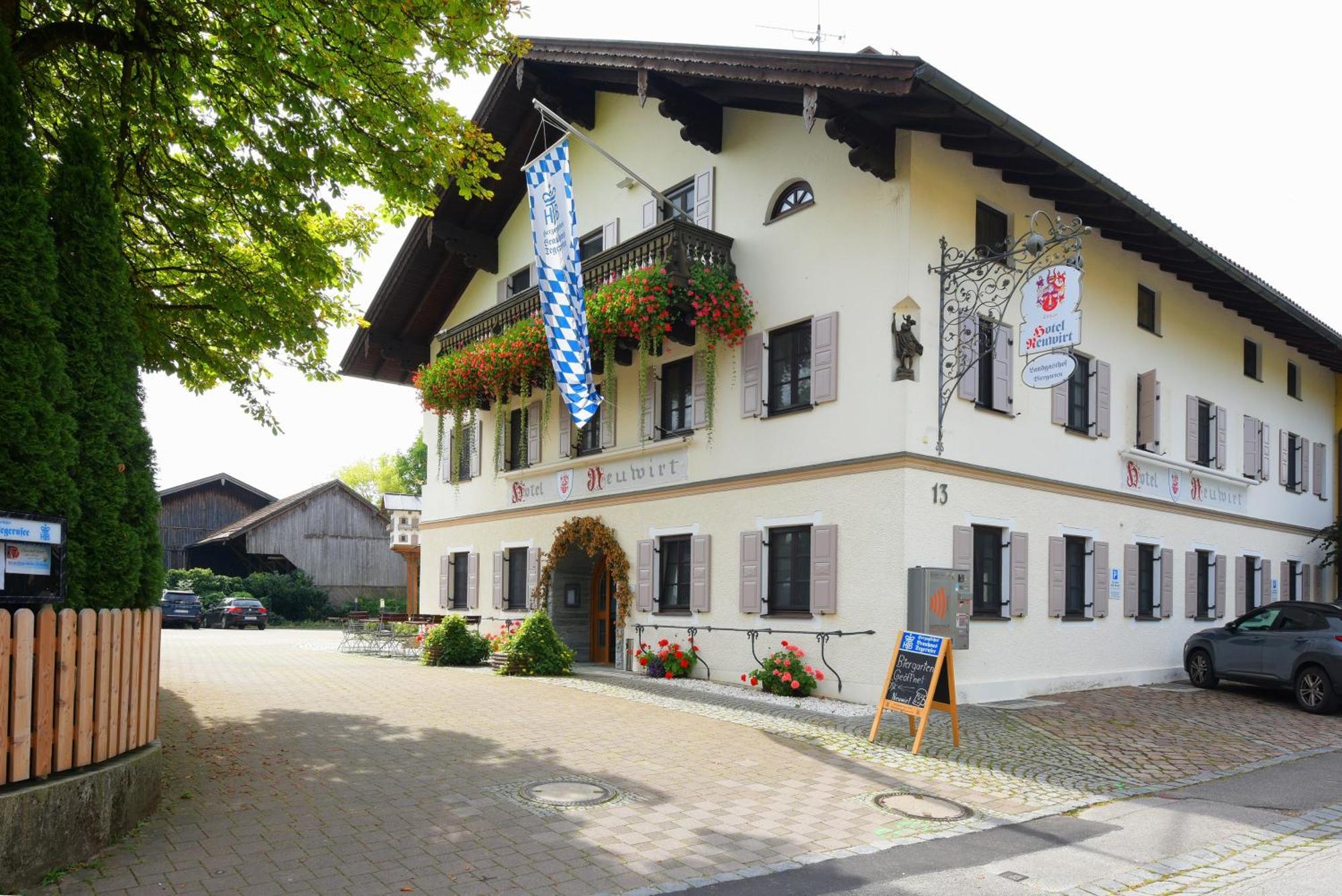 Hotel Neuwirt Sauerlach Exterior photo