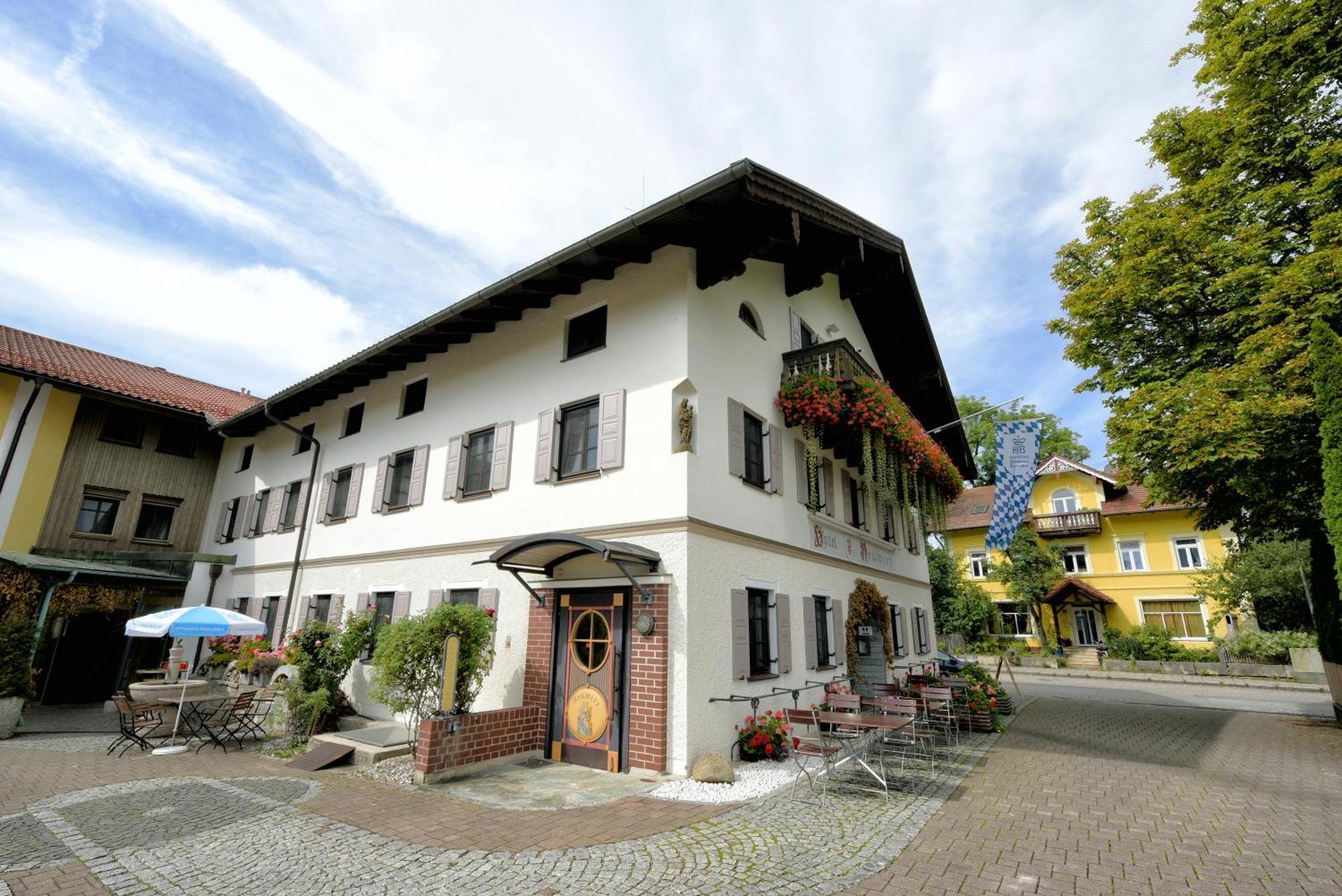 Hotel Neuwirt Sauerlach Exterior photo